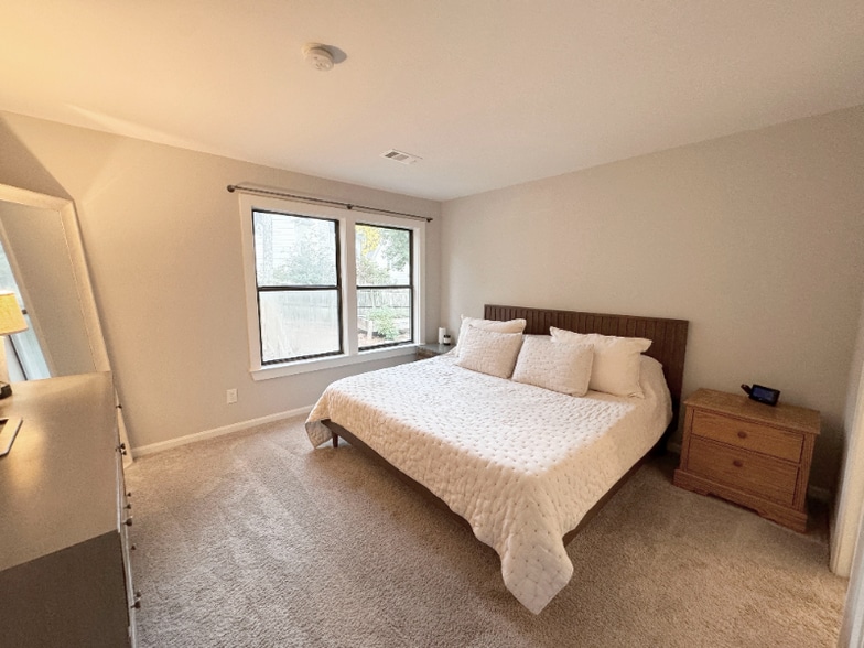 Building Photo - 1141 Berkley Dr SE