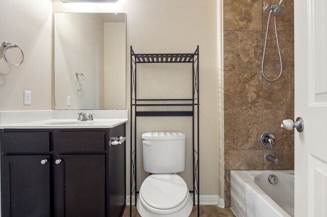 Building Photo - NOW 3 BEDROOM HOME LOCATED IN SAN MARCOS, TX!