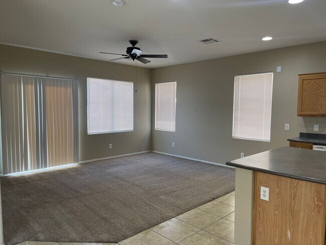 Building Photo - 4348 Santa Clarita Ave