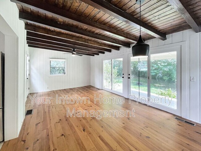 Building Photo - 1080 Benteen Ave SE