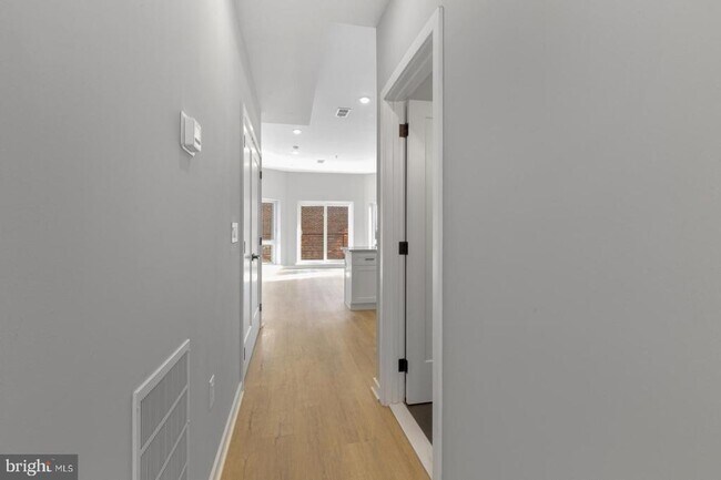 Building Photo - 919 N 15th St