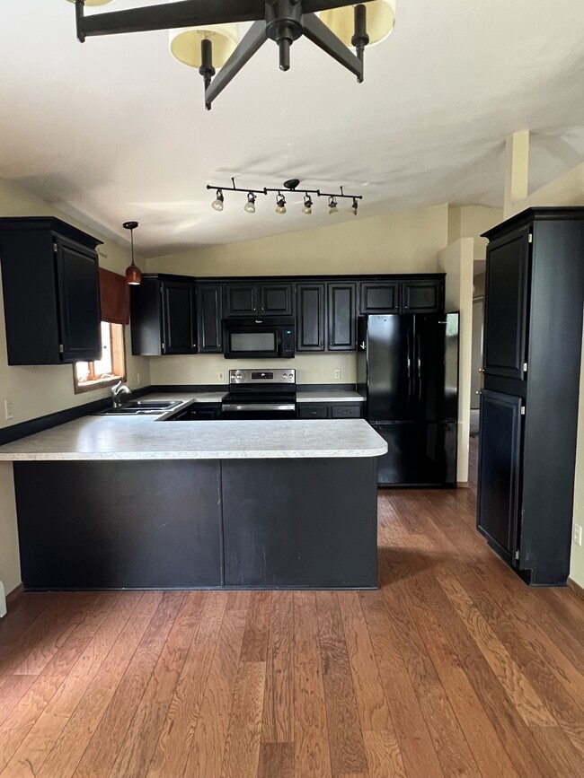 Building Photo - 4090 Bobcat Dr