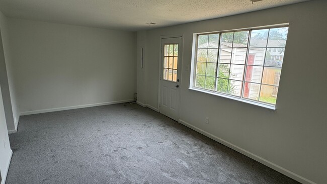 Building Photo - Good Value 3 BR / 1.5 Bath Glen Allen Townhome with Fenced Yard