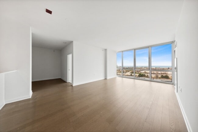Building Photo - 1629 S Prairie Ave