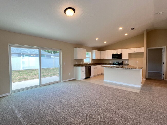 Building Photo - ***MOVE-IN SPECIAL NO APPLICATION FEES****...