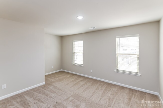 Building Photo - 139 Spring Knoll Dr
