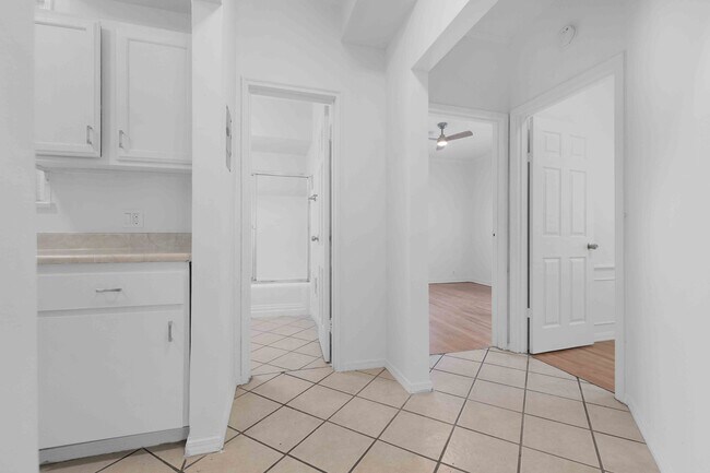 Building Photo - 2452 W 18th St