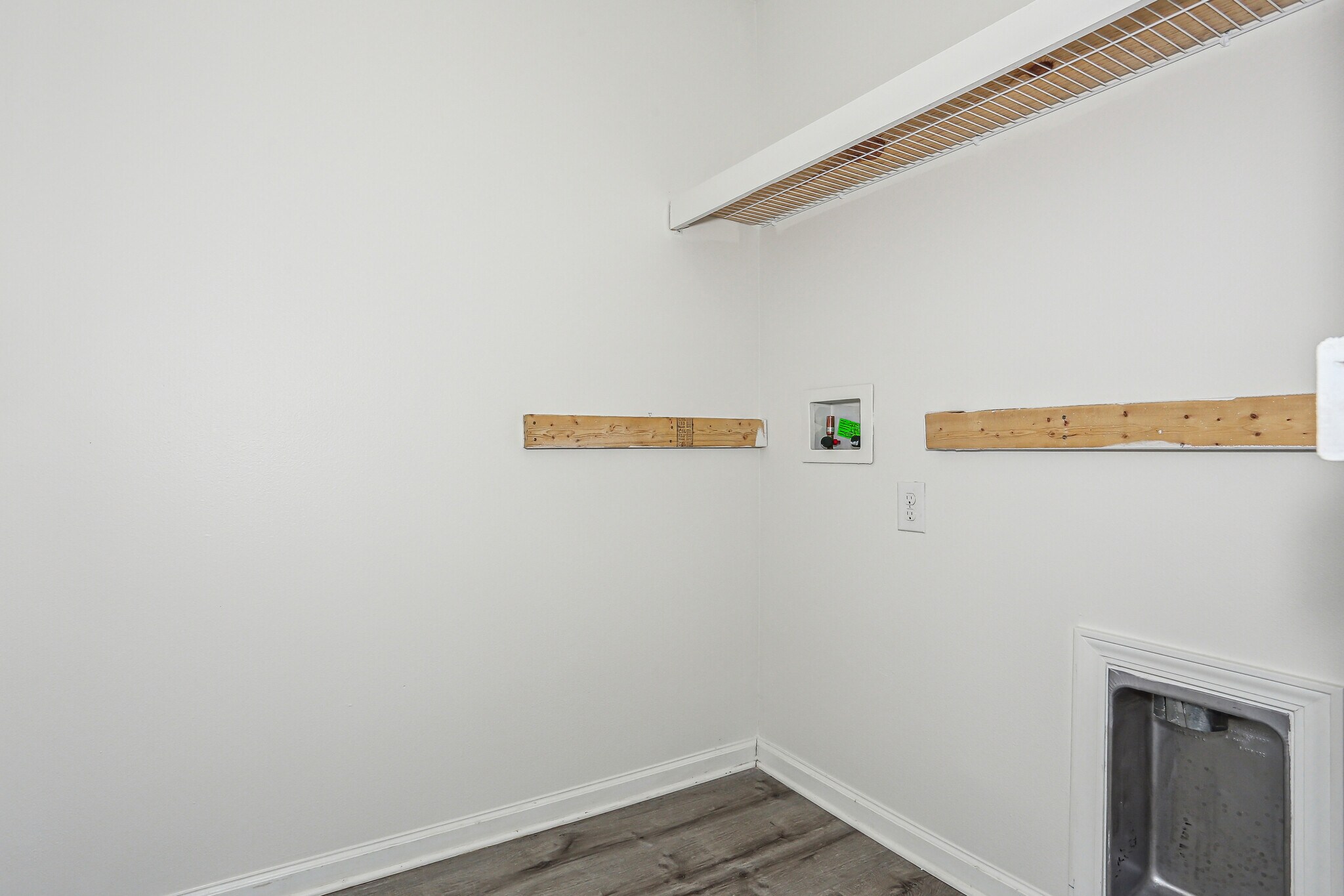 Laundry room - 3476 Blaney Dr