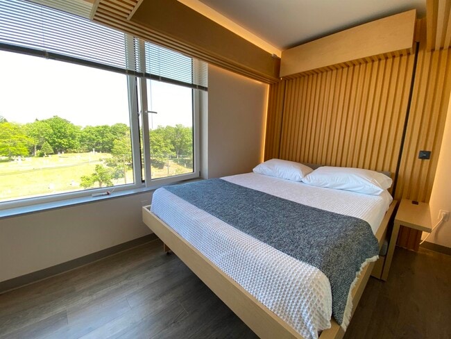 Building Photo - 409 Elm St