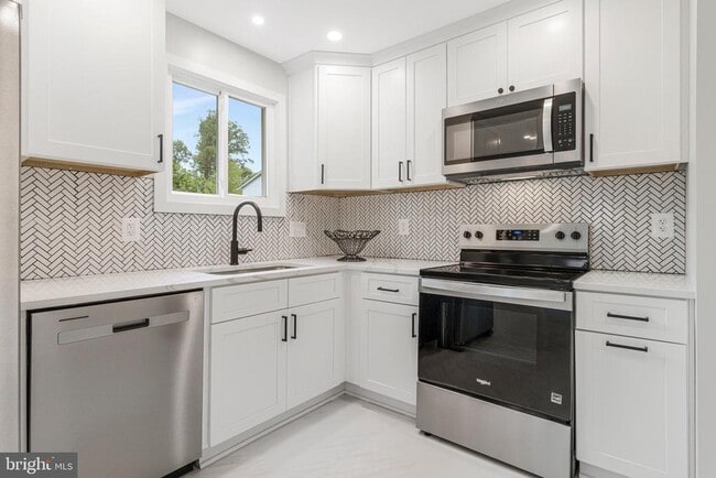 Building Photo - 5511 Callander Dr
