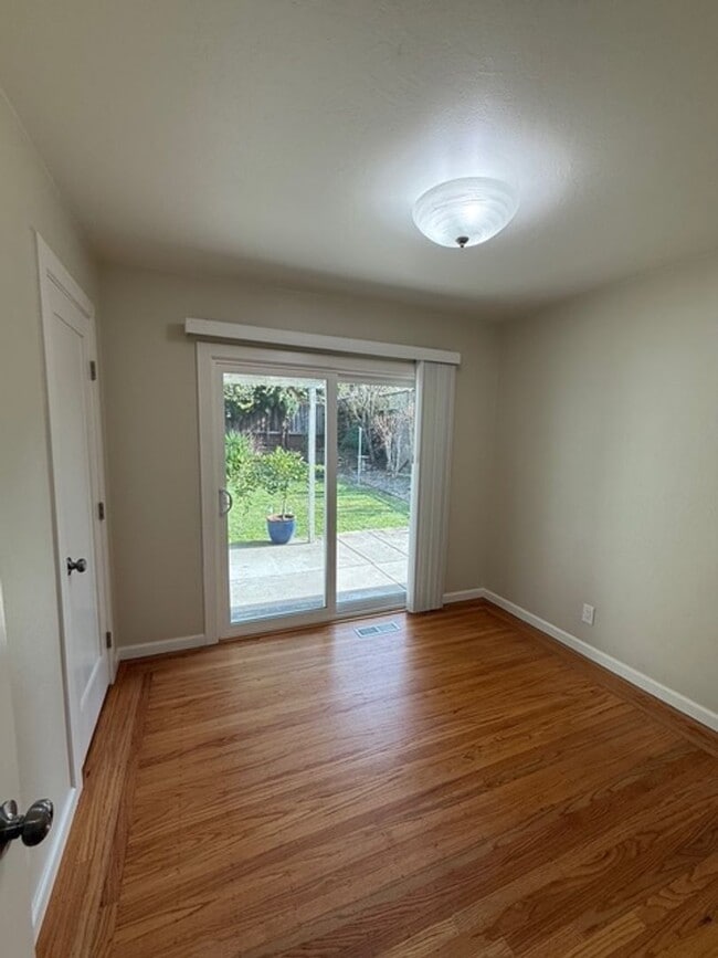 Building Photo - Beautifully Updated 3-Bedroom Home Next to Franklin Park