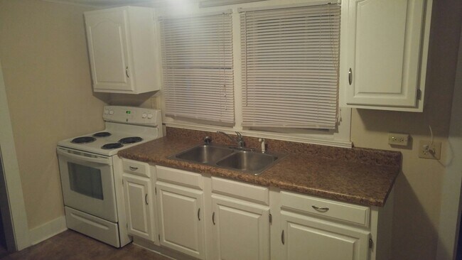 Building Photo - 2021 Webster Rd