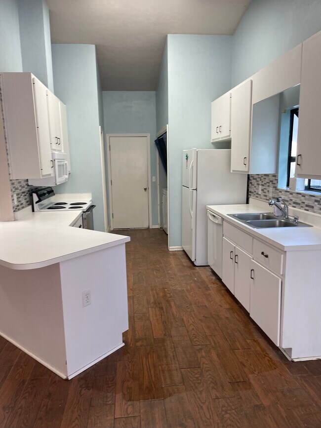 Building Photo - 6534 NW 37th Terrace