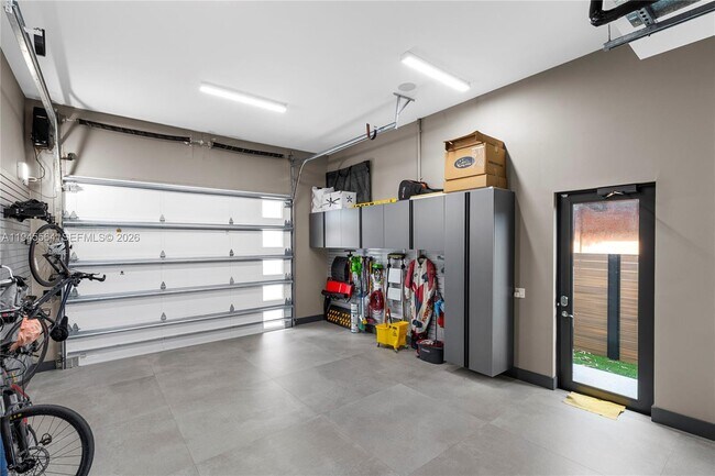 Building Photo - 12911 Oleander Rd