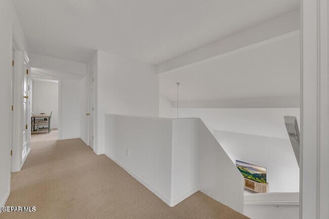 Building Photo - 1121 Regal Ridge Dr