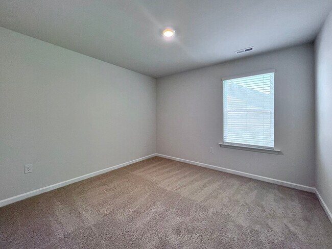 Building Photo - 258 Palm Dr