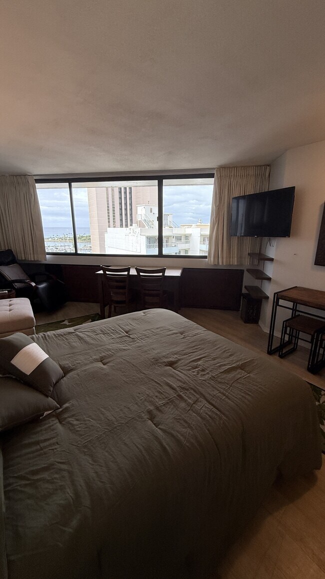 Building Photo - 1700 Ala Moana Blvd