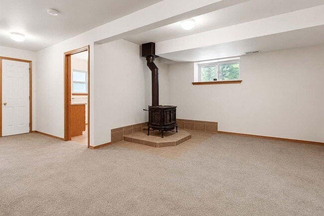 Building Photo - 470 E Rasor Rd