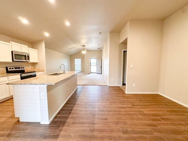 Building Photo - 3/2/2 Home in Windstone!