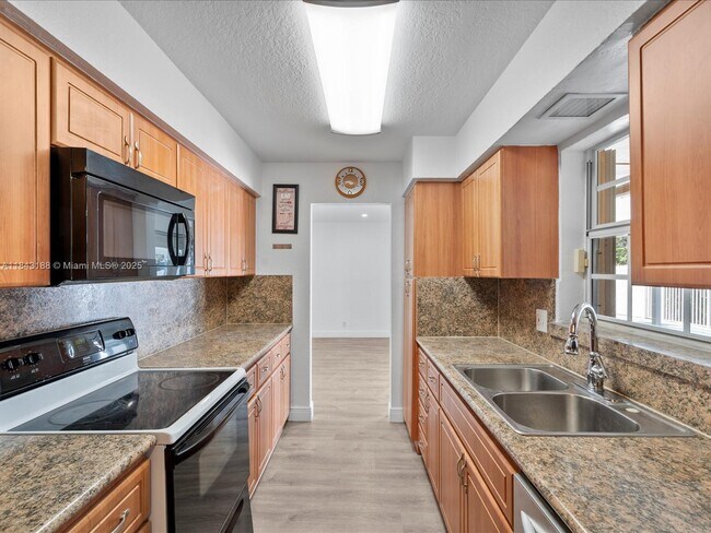 Building Photo - 1501 SW 57th Ave