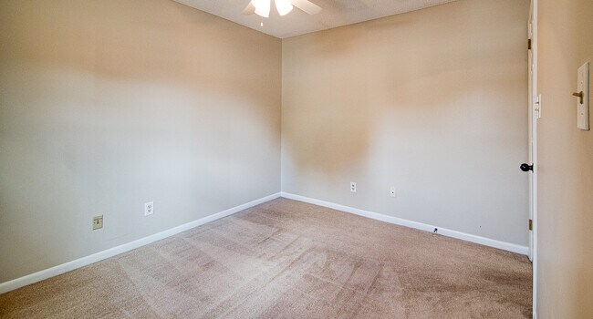 Building Photo - 7914 Gleason Dr