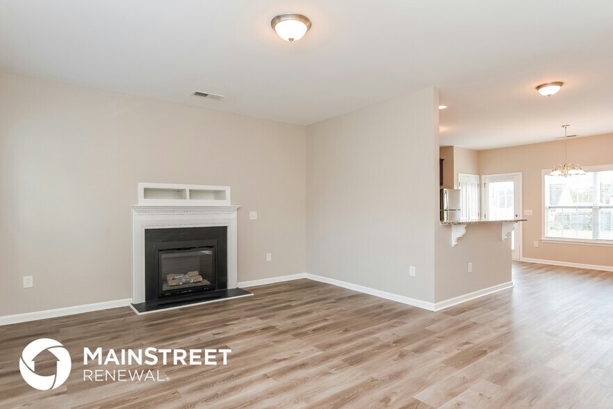 Building Photo - 907 Red Oak Tree Dr
