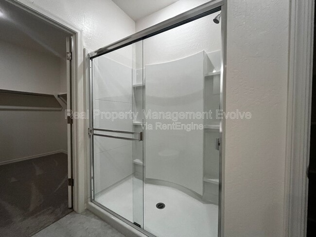 Building Photo - 19434 W Hazelwood St