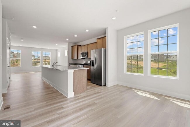 Building Photo - 7736 Meander Ct S