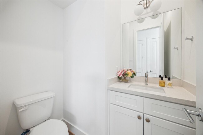 Building Photo - 845 Elkhart St