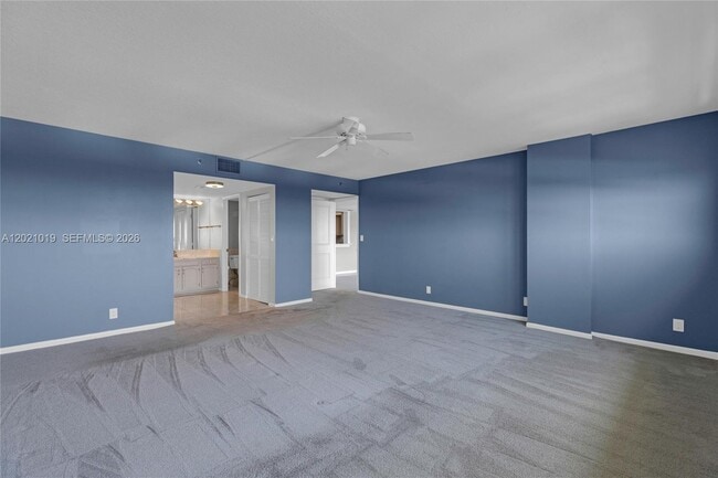 Building Photo - 3200 Port Royale Dr N
