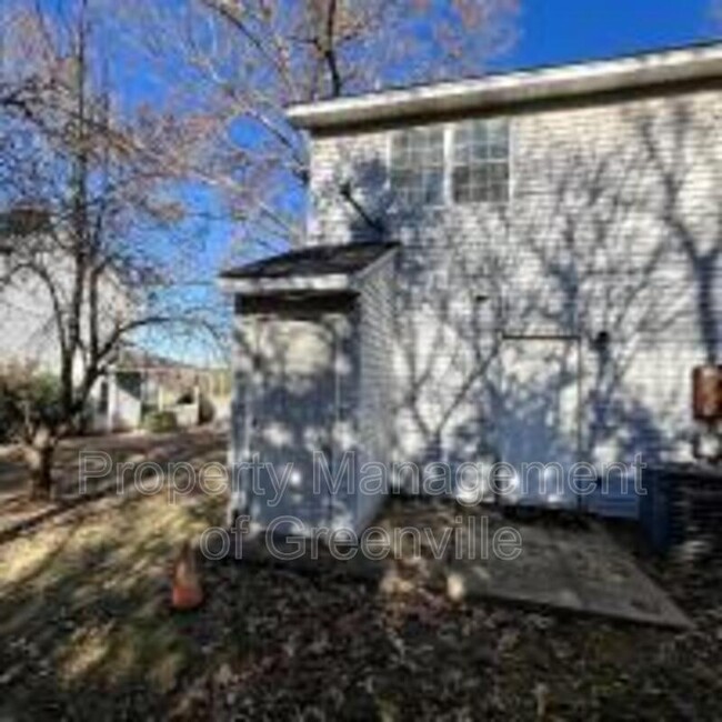 Building Photo - 212 Cavalier Dr