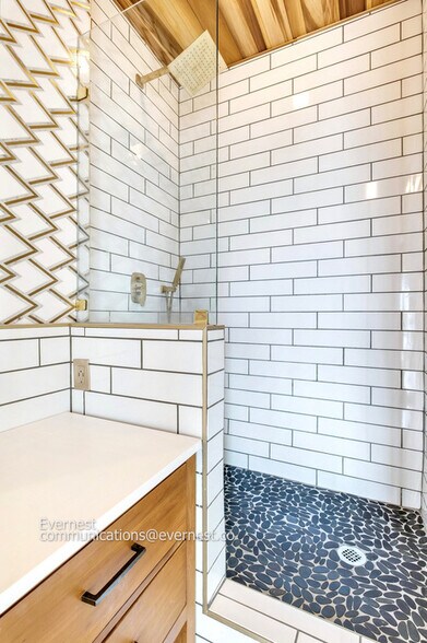 Building Photo - 1154 Division St