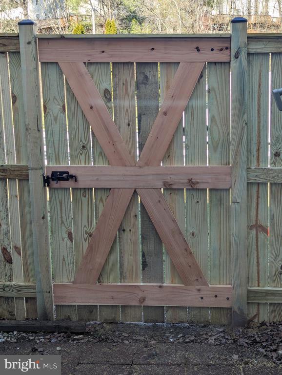 Building Photo - 1680 Thenia Pl