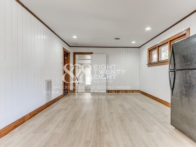 Building Photo - **COMING SOON FOR JUNE 2026 MOVE IN!** 3 BED/2 BATH DUPLEX - CLOSE TO CAMPUS!