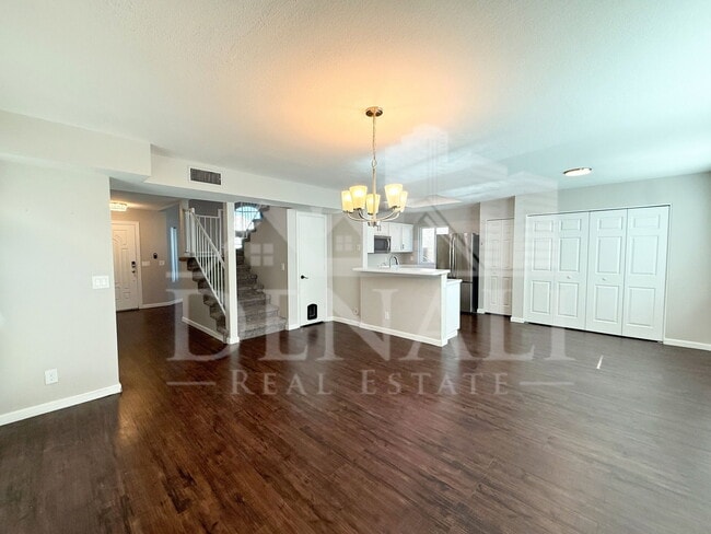 Building Photo - 1114 S Surfside Dr