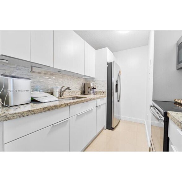 Building Photo - 7419 SW 152nd Ave