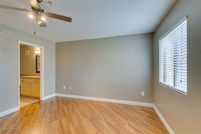 Building Photo - 950 Seven Hills Dr