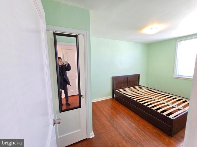 Building Photo - 2849 Hellerman St