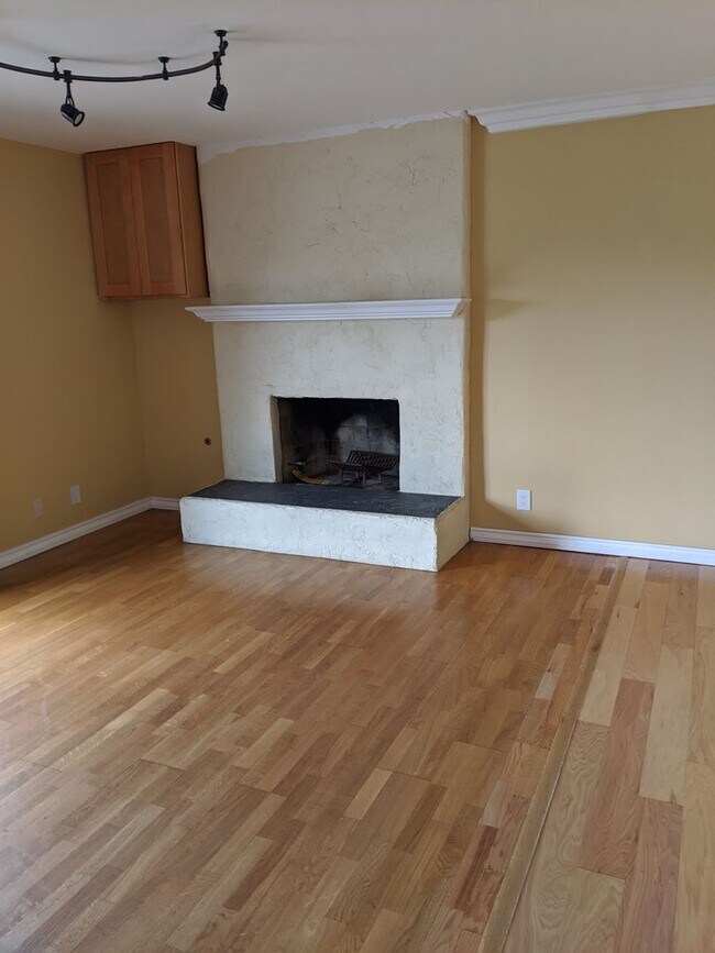 Building Photo - 3 Bedroom 2 Bathroom Home In San Diego
