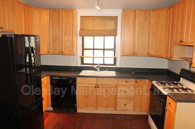 Building Photo - 1502 Church St