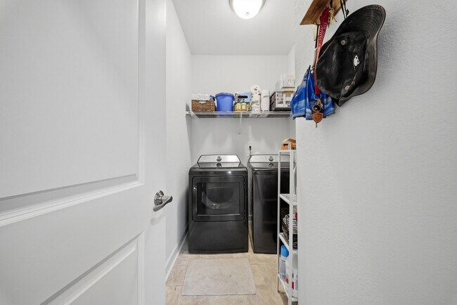 Building Photo - 2238 Sanibel Ln