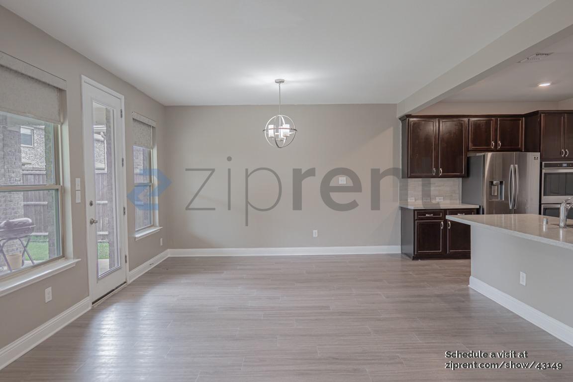 Building Photo - 410 Club House Dr