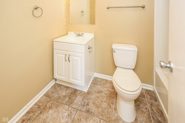 Building Photo - 913 Harbon Dr