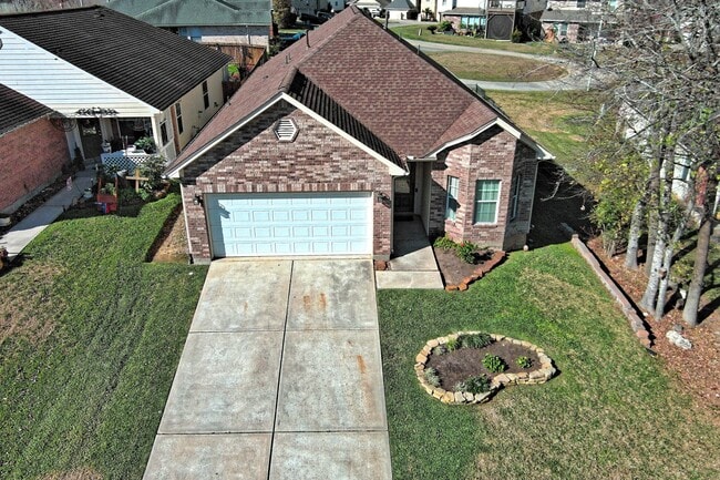 Building Photo - 108 Cove Cir