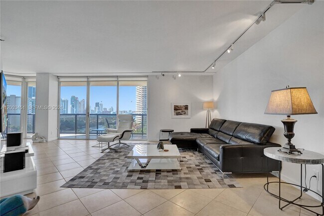 Building Photo - 19667 Turnberry Way