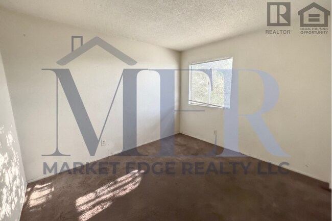 Building Photo - 2Bed/1.5Bath Ground Floor Townhouse at Glendale Ave/27th Ave! Ready for Immediate Move-In! -- GAR...