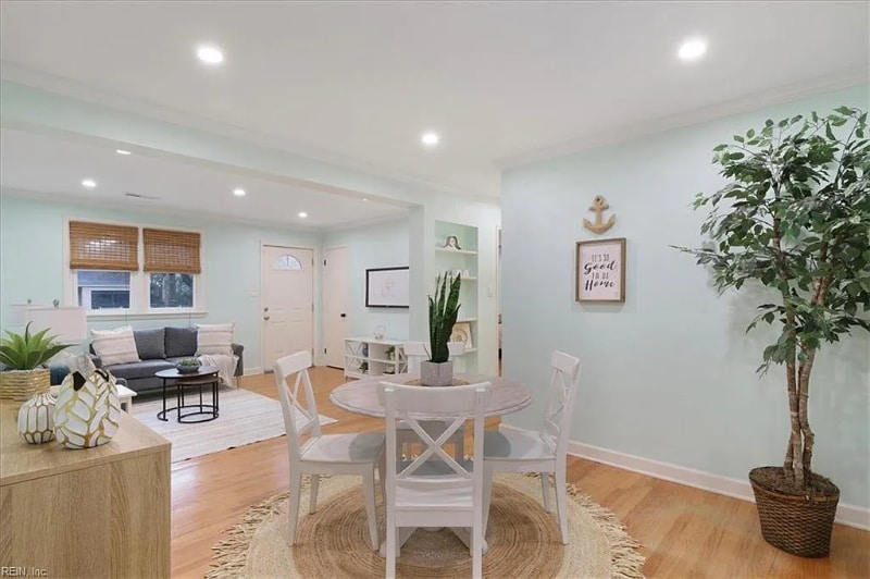 Building Photo - 2246 Oak St