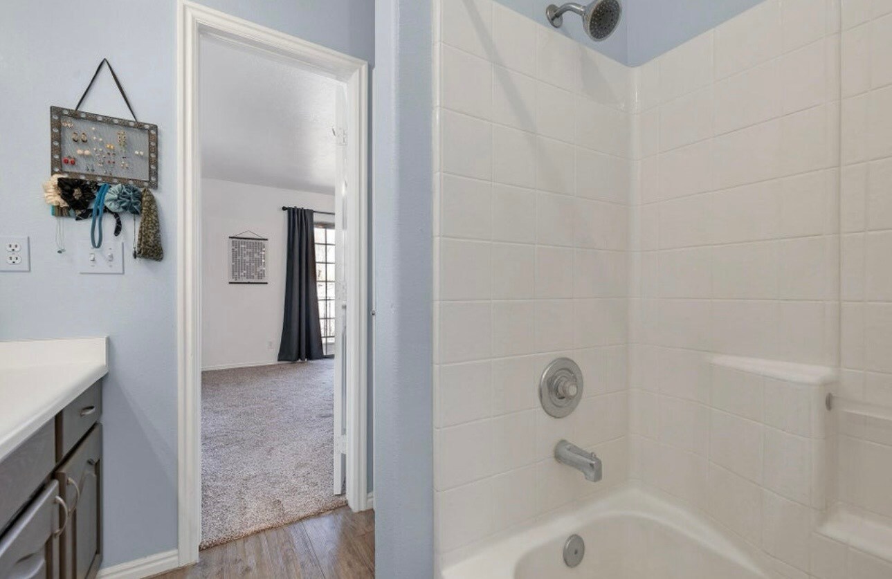 Building Photo - 1045 N 1725 W