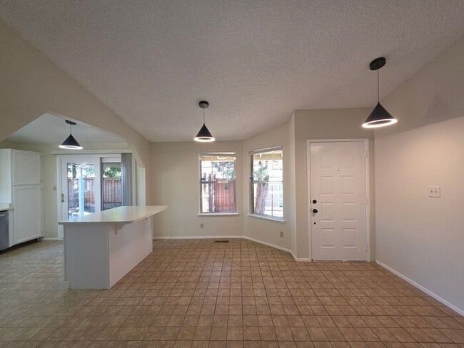 Building Photo - Extensively Renovated 3-Bedroom Home in Desirable Northwest Reno