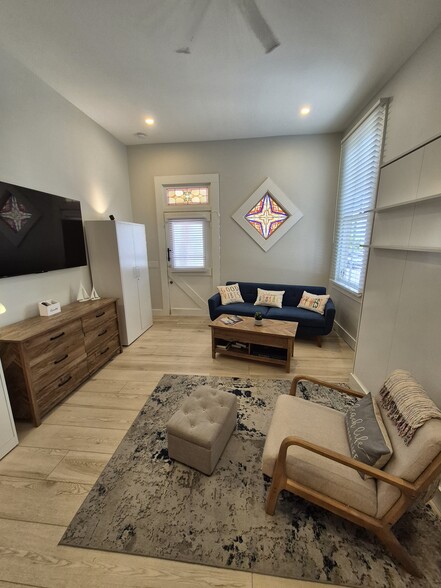 Murphy bed stowed - 1220 Newton St